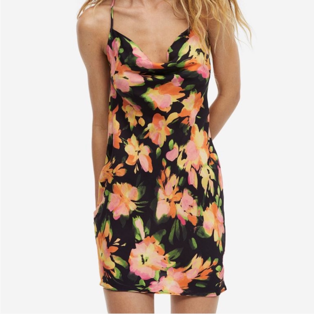 Never worn.It was too big.I don't have boobs so didn’t feel comfortable in dress